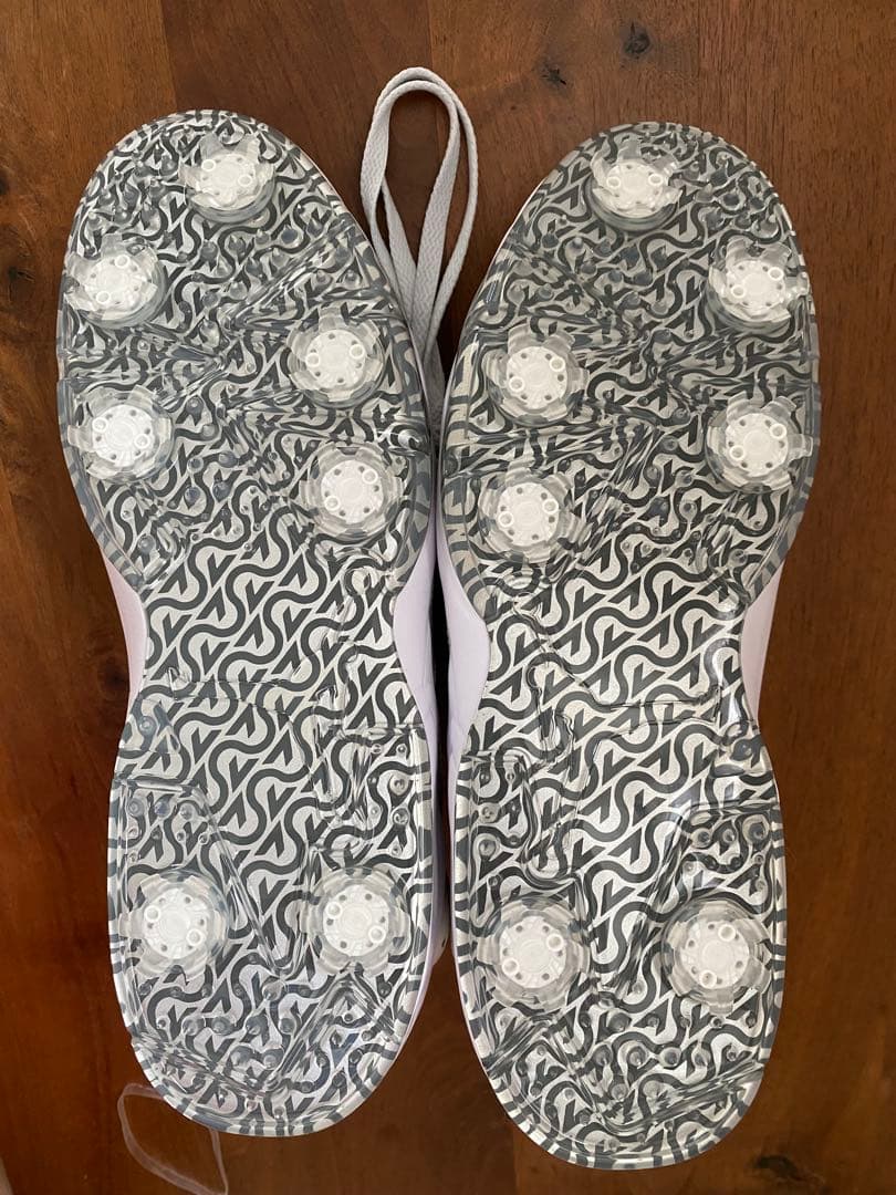 新品未使用　ナイキ エアジョーダン6 レトロ ロー ゴルフ \"ギフトギビング\"