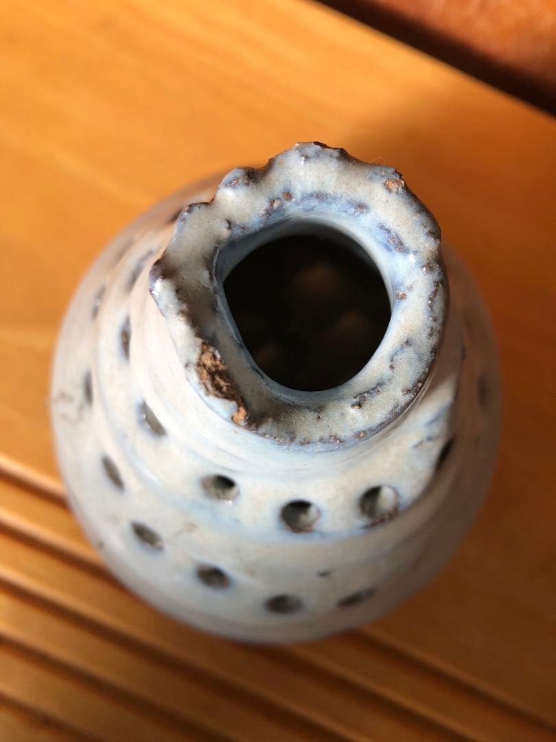 白 陶器 円錐形 花器