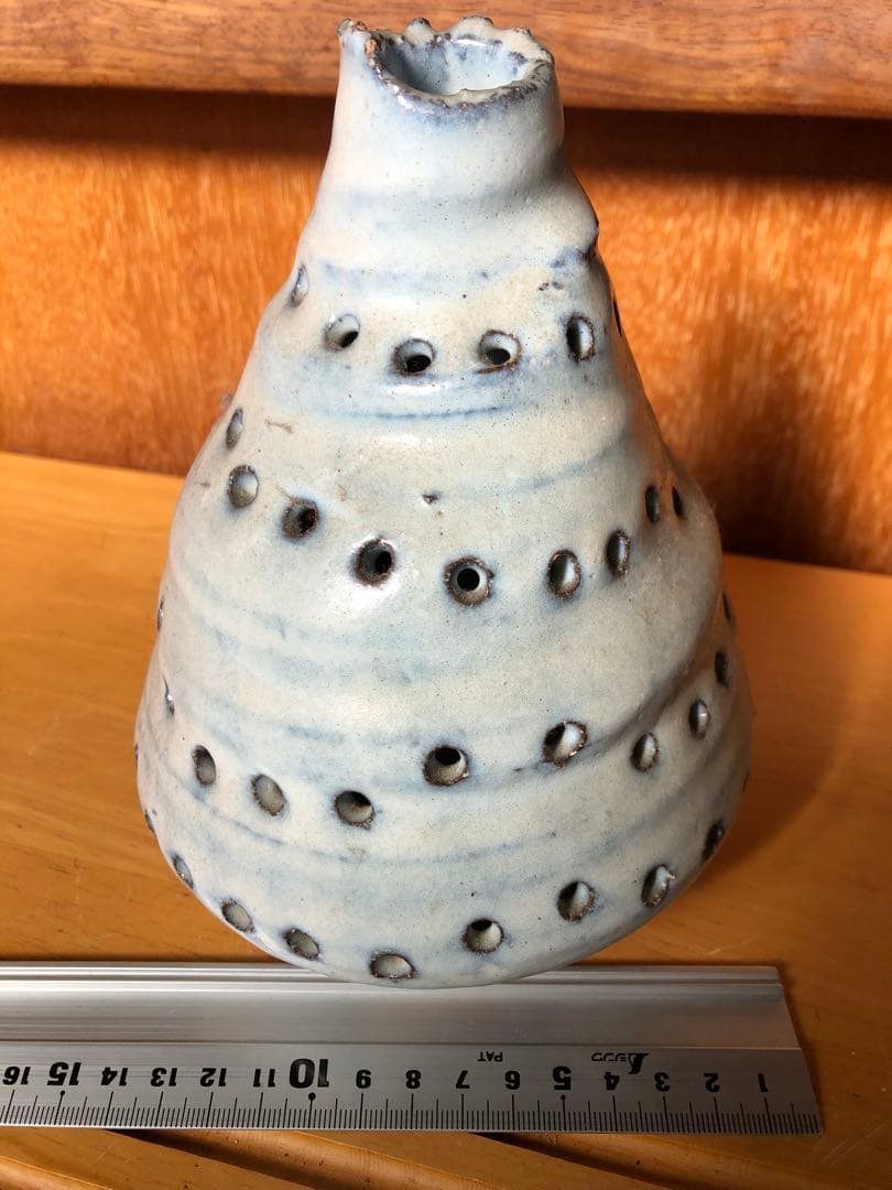 白 陶器 円錐形 花器