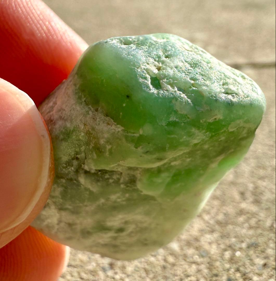 新潟県糸魚川市宮花海岸産ヒスイ輝石岩　海石