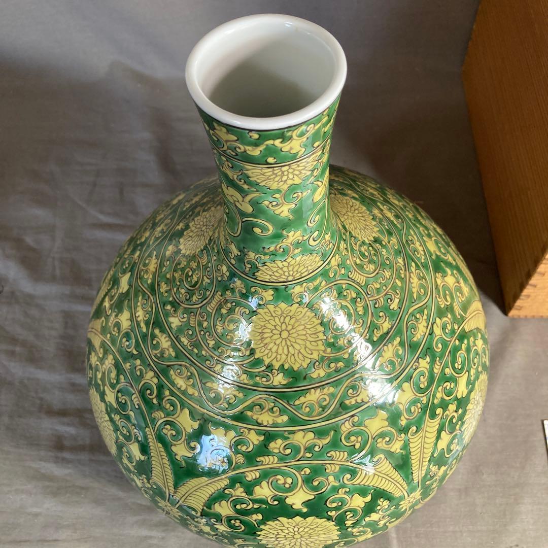 【源右衛門】古伊万里の伝統　日本の名窯　舘林源右衛門作　黄緑彩兜唐草文　大花瓶