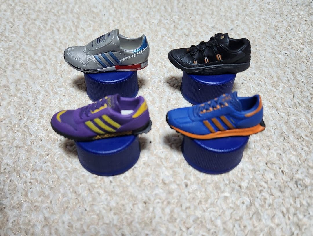 adidas ペットボトルキャップ スニーカー 22足
