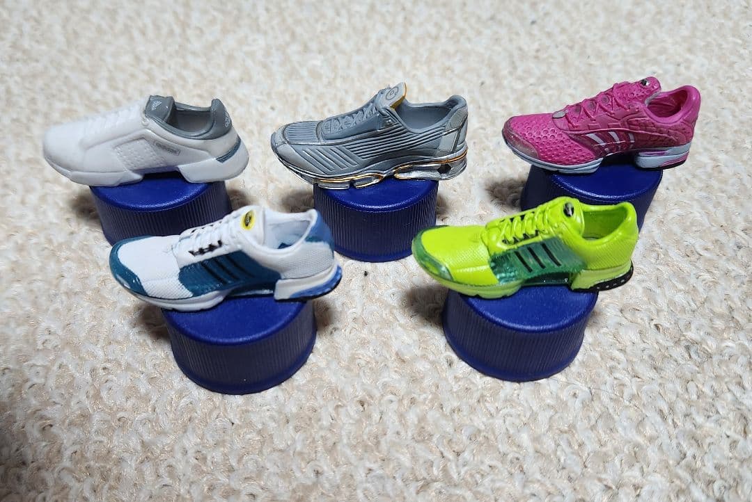 adidas ペットボトルキャップ スニーカー 22足