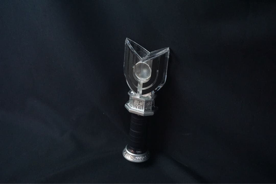 1点のみ　ブラックスパークレンス　プロップ造形　台座付き