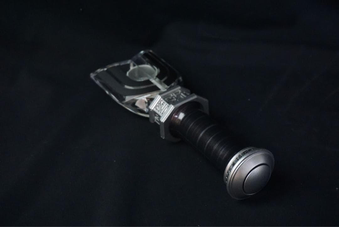 1点のみ　ブラックスパークレンス　プロップ造形　台座付き