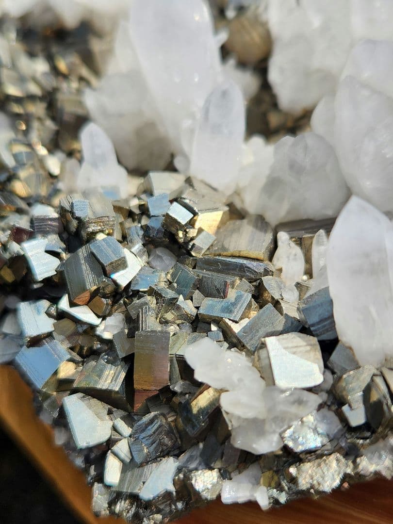 美品✨クォーツ＆パイライト 母岩付き クラスター(大)