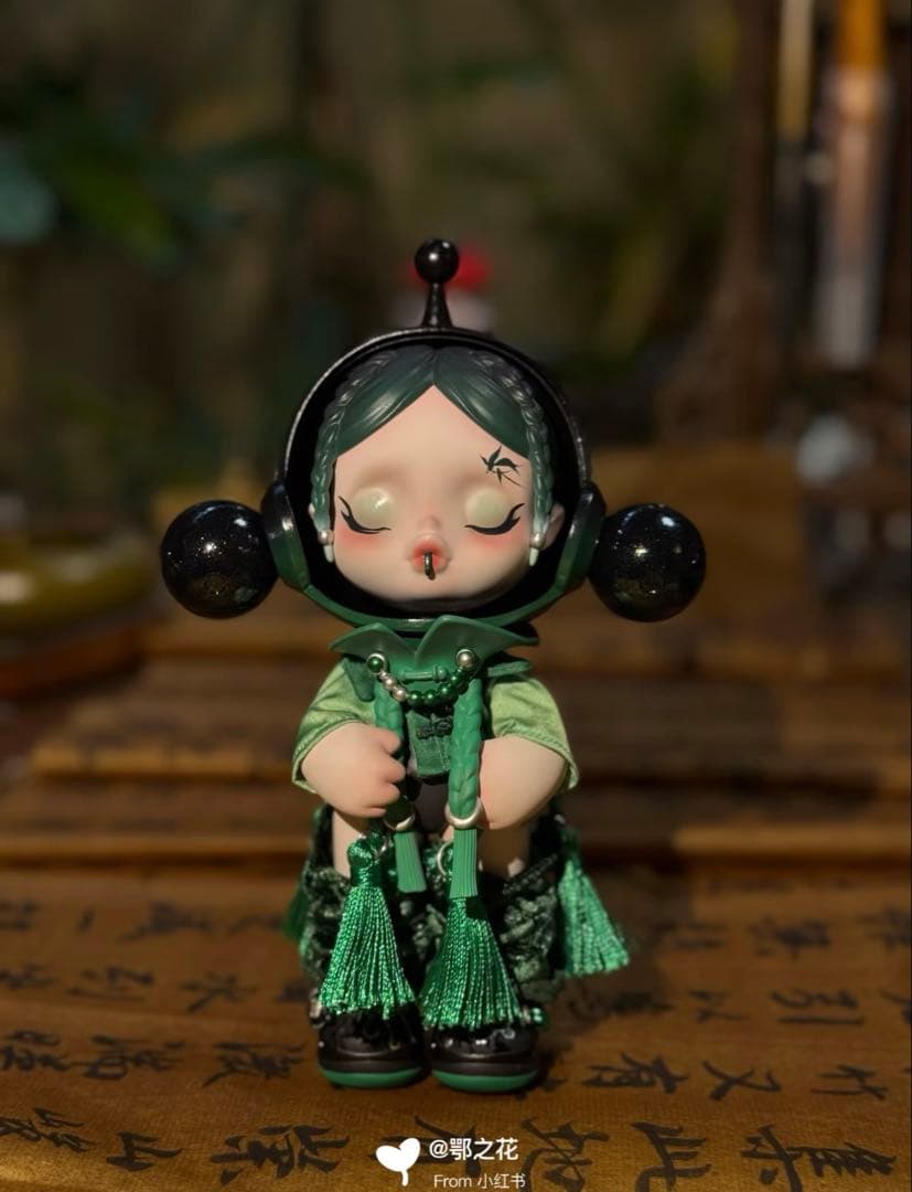 SKULLPANDA × CROCS OOTDフィギュア