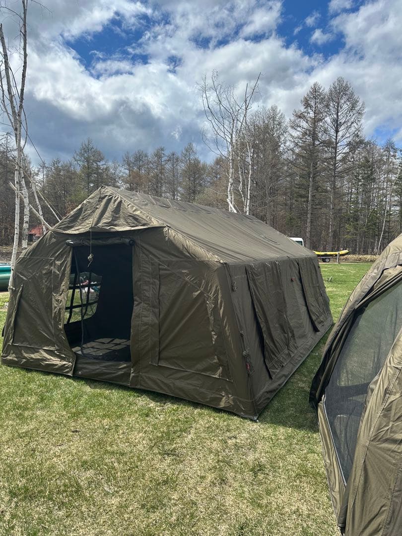 インフレータブル 大型テント　2部屋で10人以上寝れます。