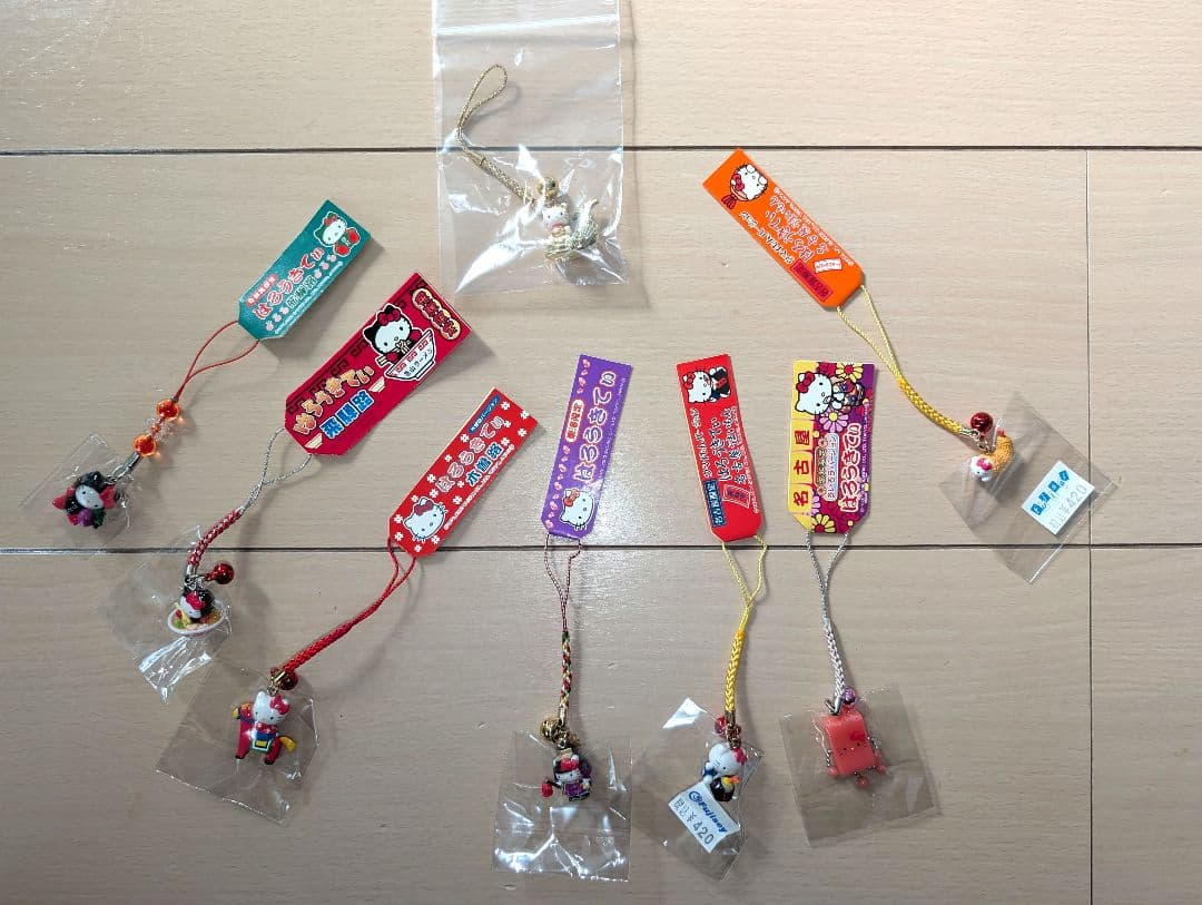 ハローキティ ご当地根付ストラップ 90個