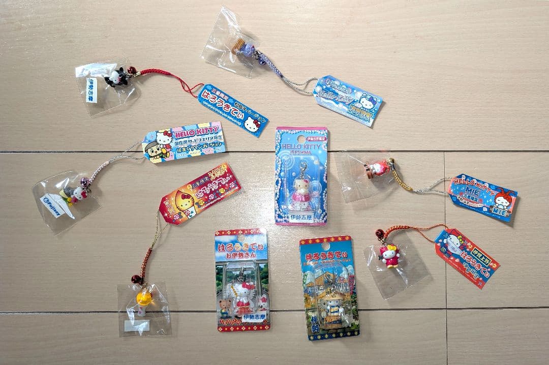 ハローキティ ご当地根付ストラップ 90個