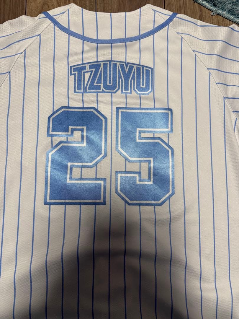 【トレカ付き】9ROUNDツウィ　ユニフォーム　早い者勝ち本日値下げ中