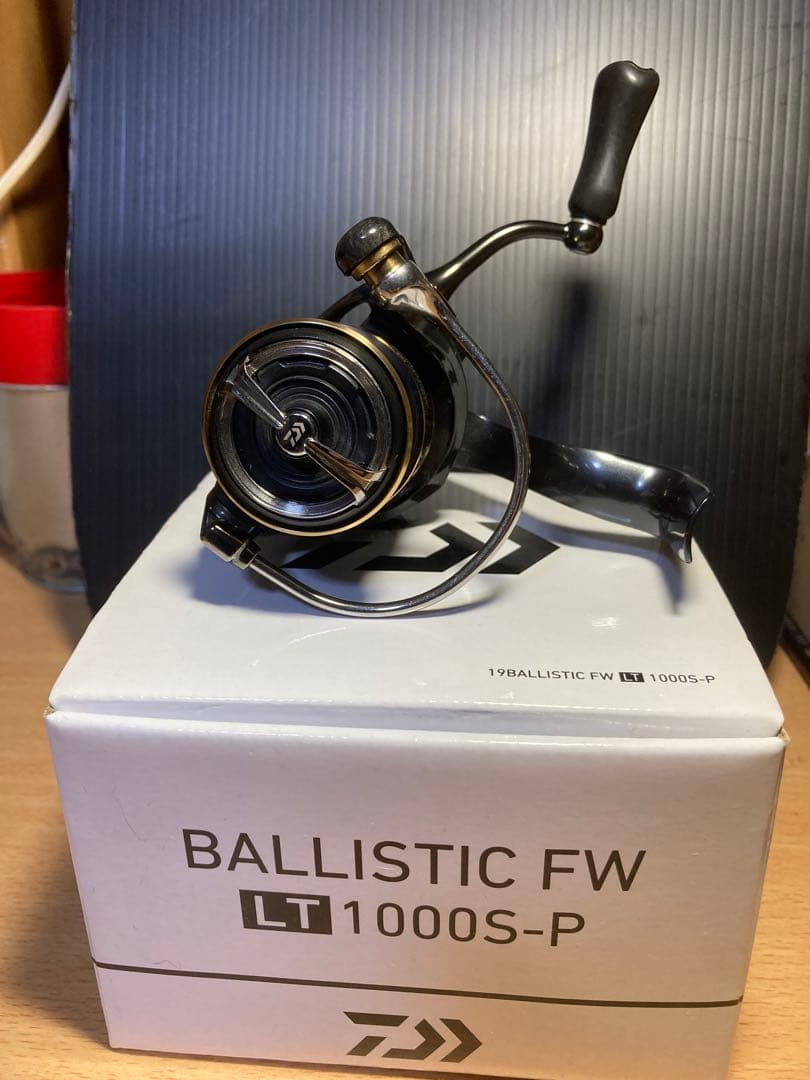 美品 Daiwa BALLISTIC FW LT1000S-P スピニングリール