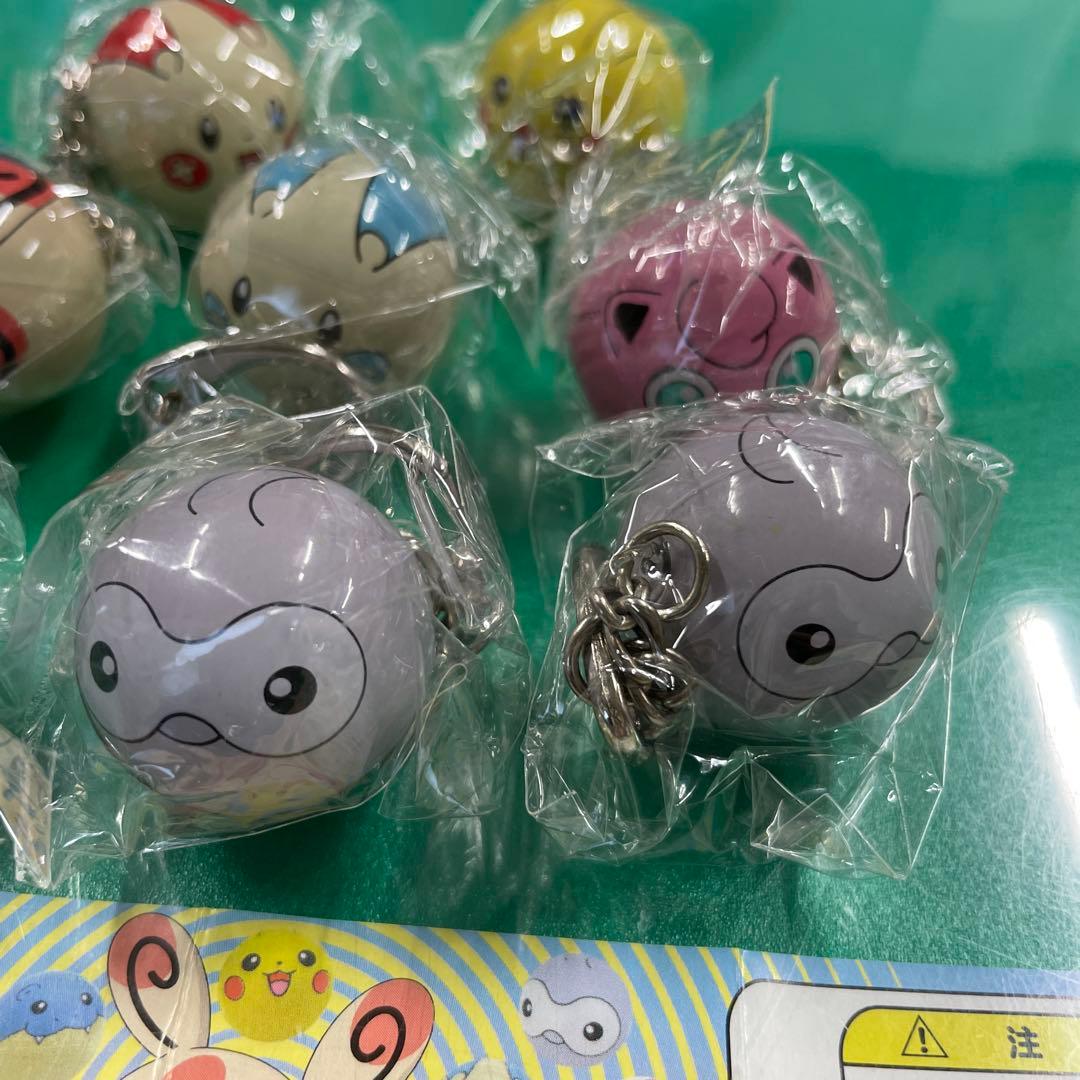 ポケットモンスター 共同ガチャポン　くるくるポケモンキーホルダー全7個とポワルン