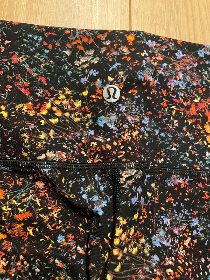 お値引き中！未使用　ルルレモン レギンス