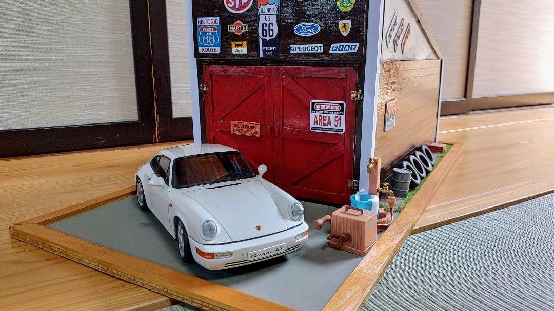 1/18　ジオラマ　ミニカー　ガレージ　車庫　納屋　ドールハウス　即購入禁止