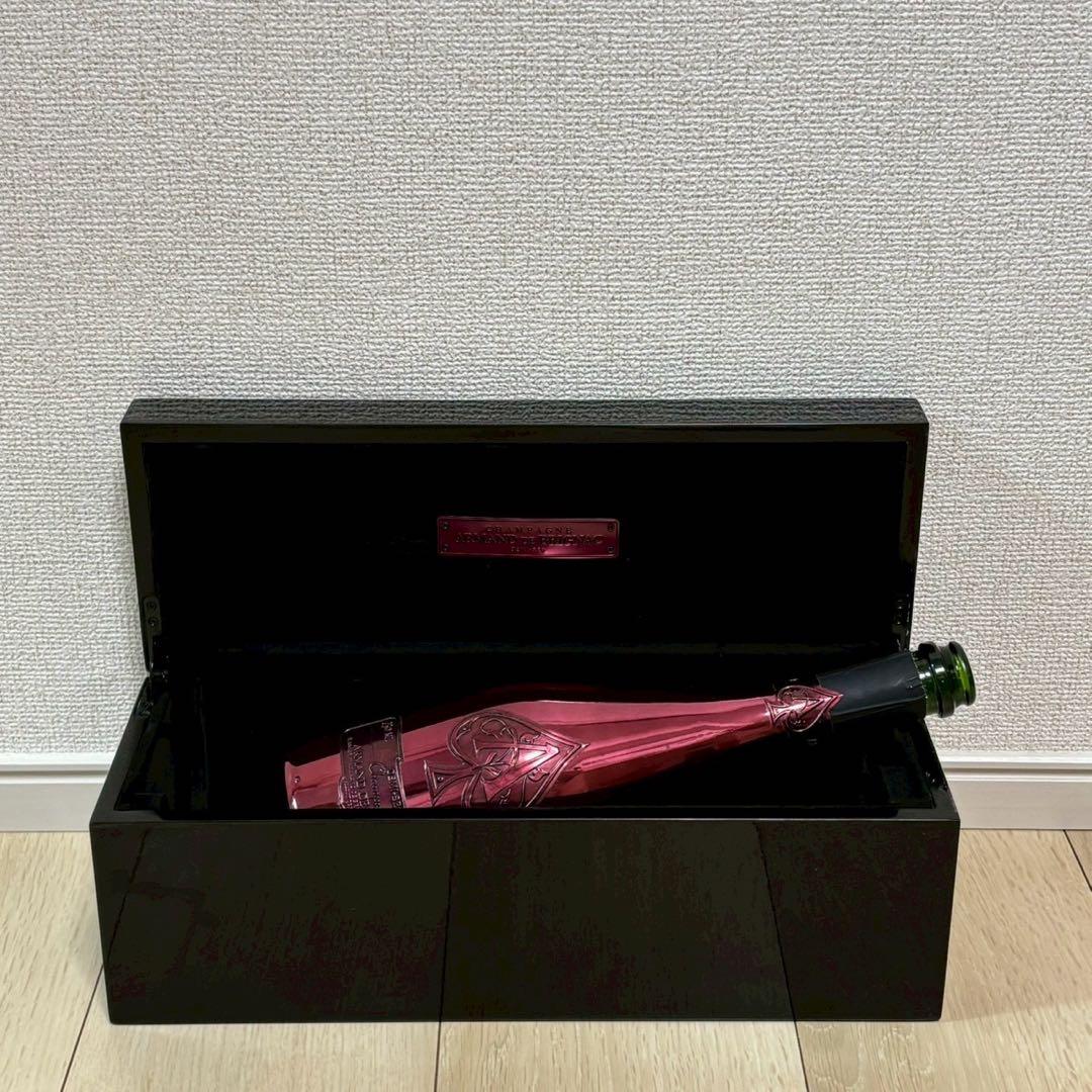 アルマンド(空き箱5箱、空き瓶1本)