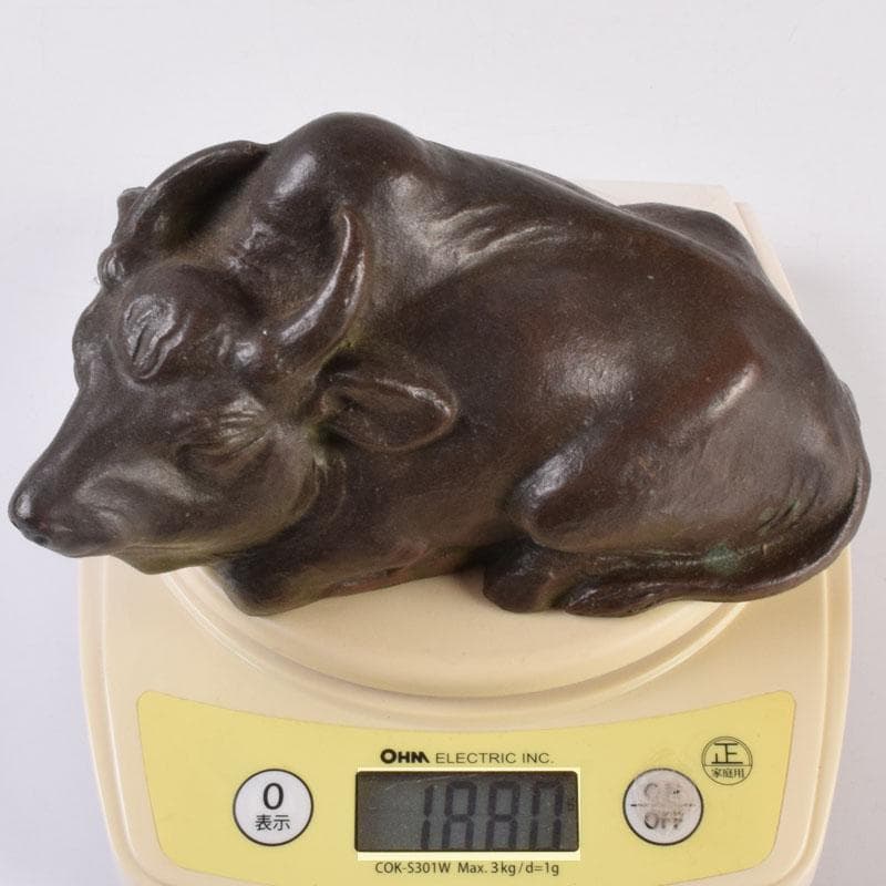 古銅　ブロンズ　牛　置物　在銘　C　R8960