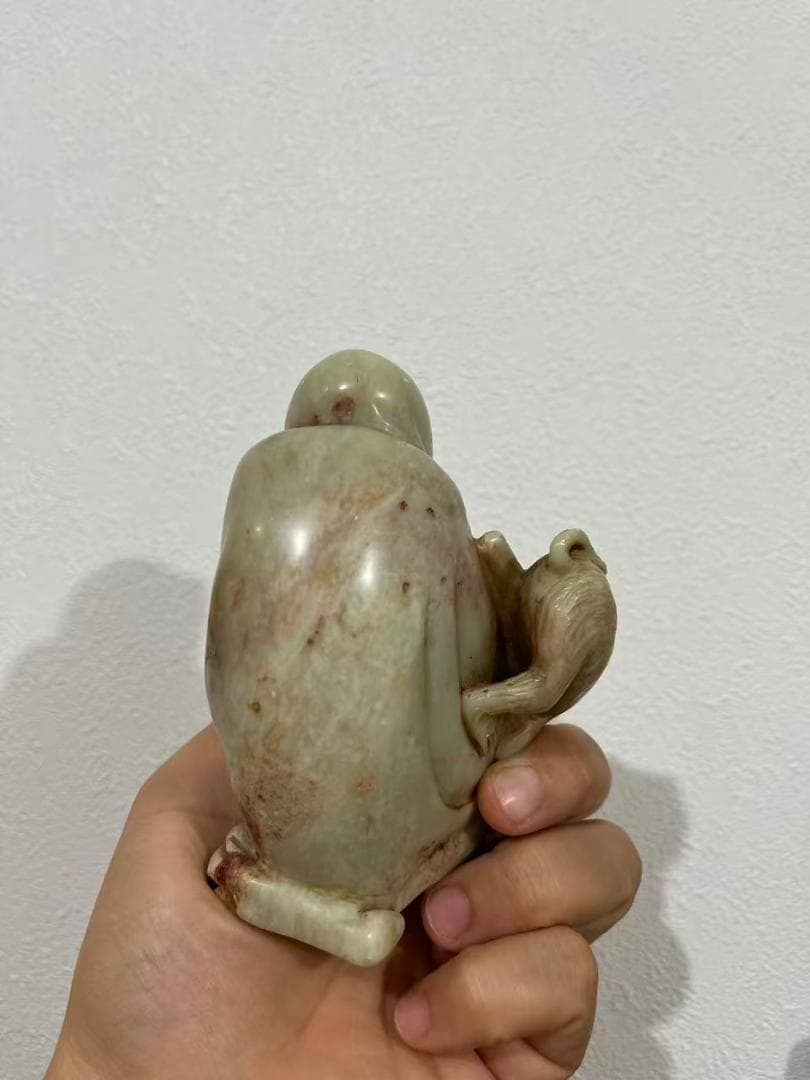 羅漢と猿の石彫刻