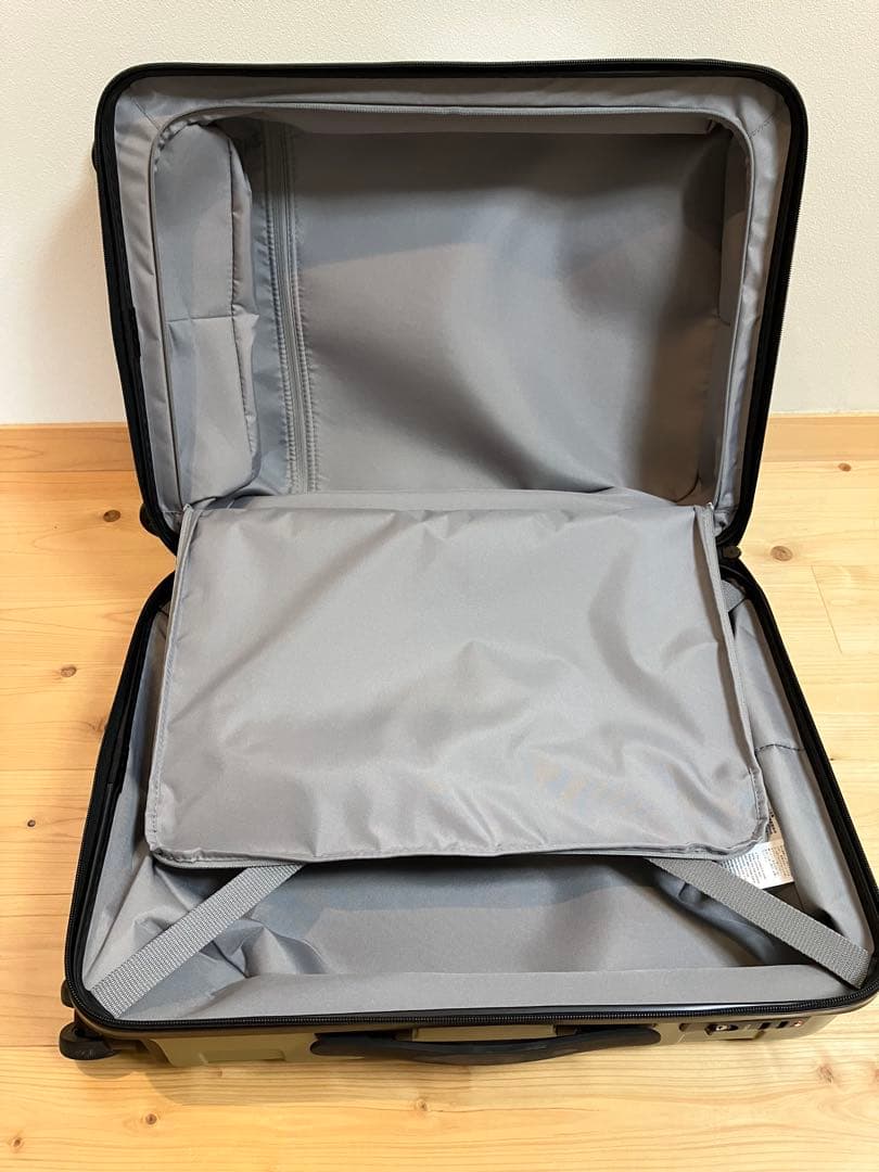 新品・未使用　無印良品 ストッパー付きハードキャリー35L　カーキ