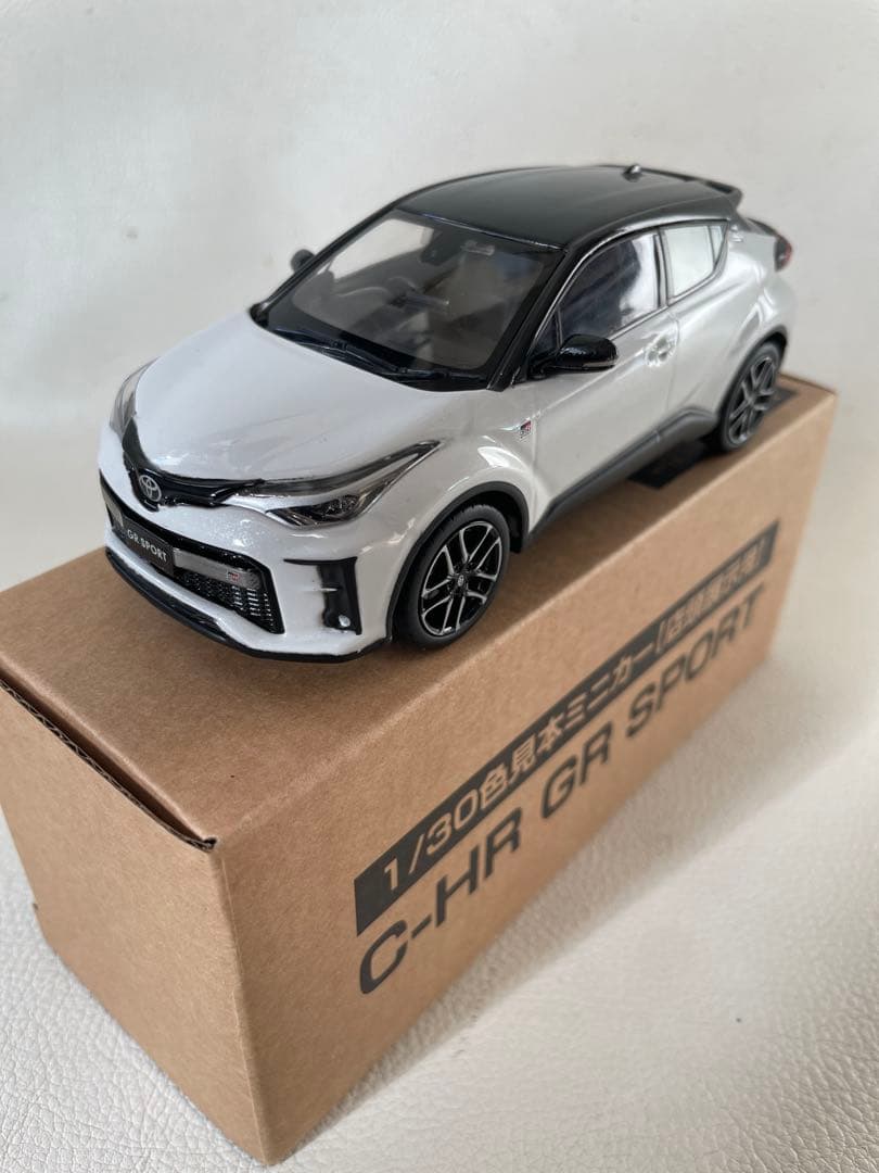 トヨタ C-HR GRスポーツ ⑦ 2NA 黒×ホワイトパールクリスタルシャイン