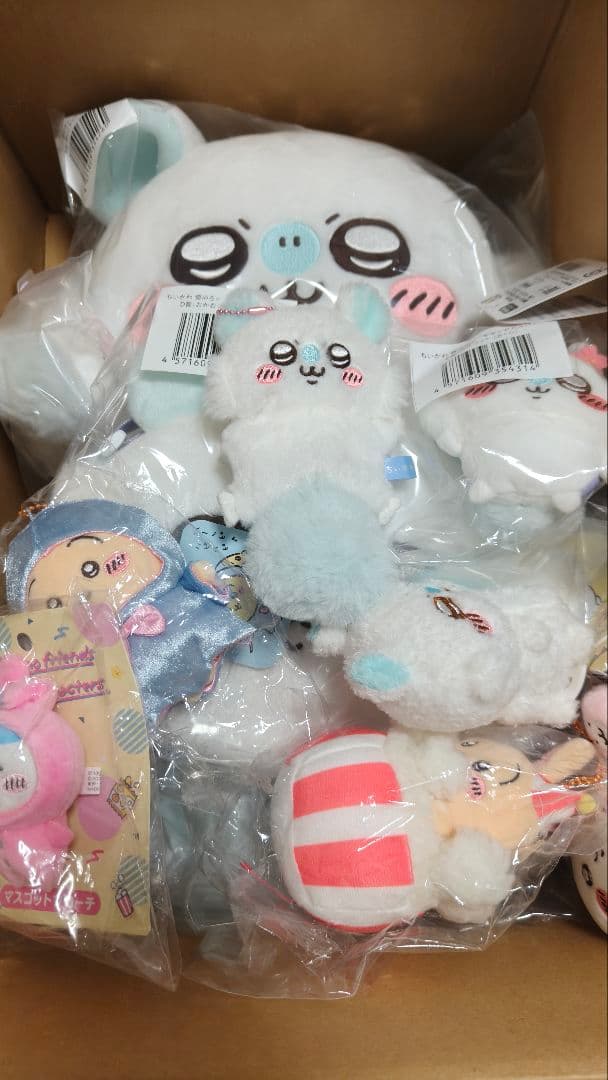 新品〜未使用(一部付属品なし)飛び立つモモンガ、ハチワレ、サンリオコラボ