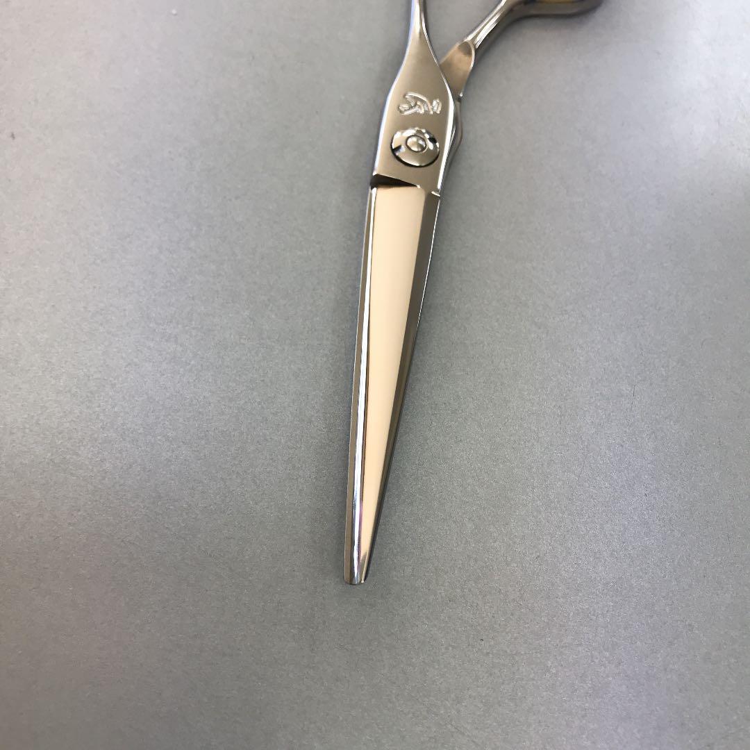 6インチシザー 剣刃 自然に手にフィット！馴染むシザー