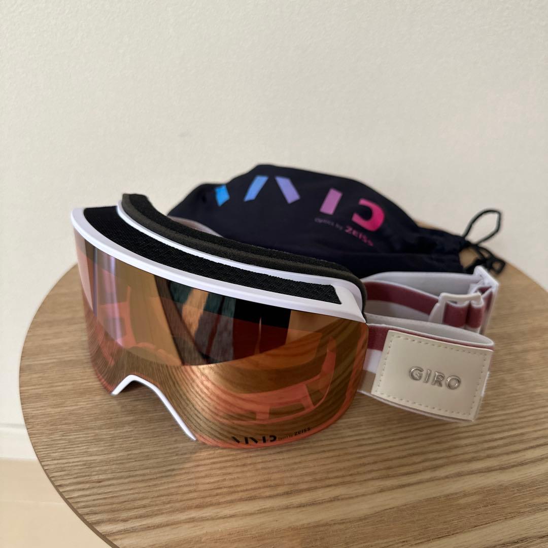 ジロ　GIRO ELLA VIVID AF女性モデル スキー スノボゴーグル