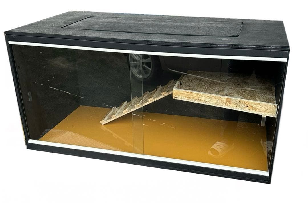 爬虫類ゲージ　※写真はオプション(別売り)2階&ガラス使用になります。