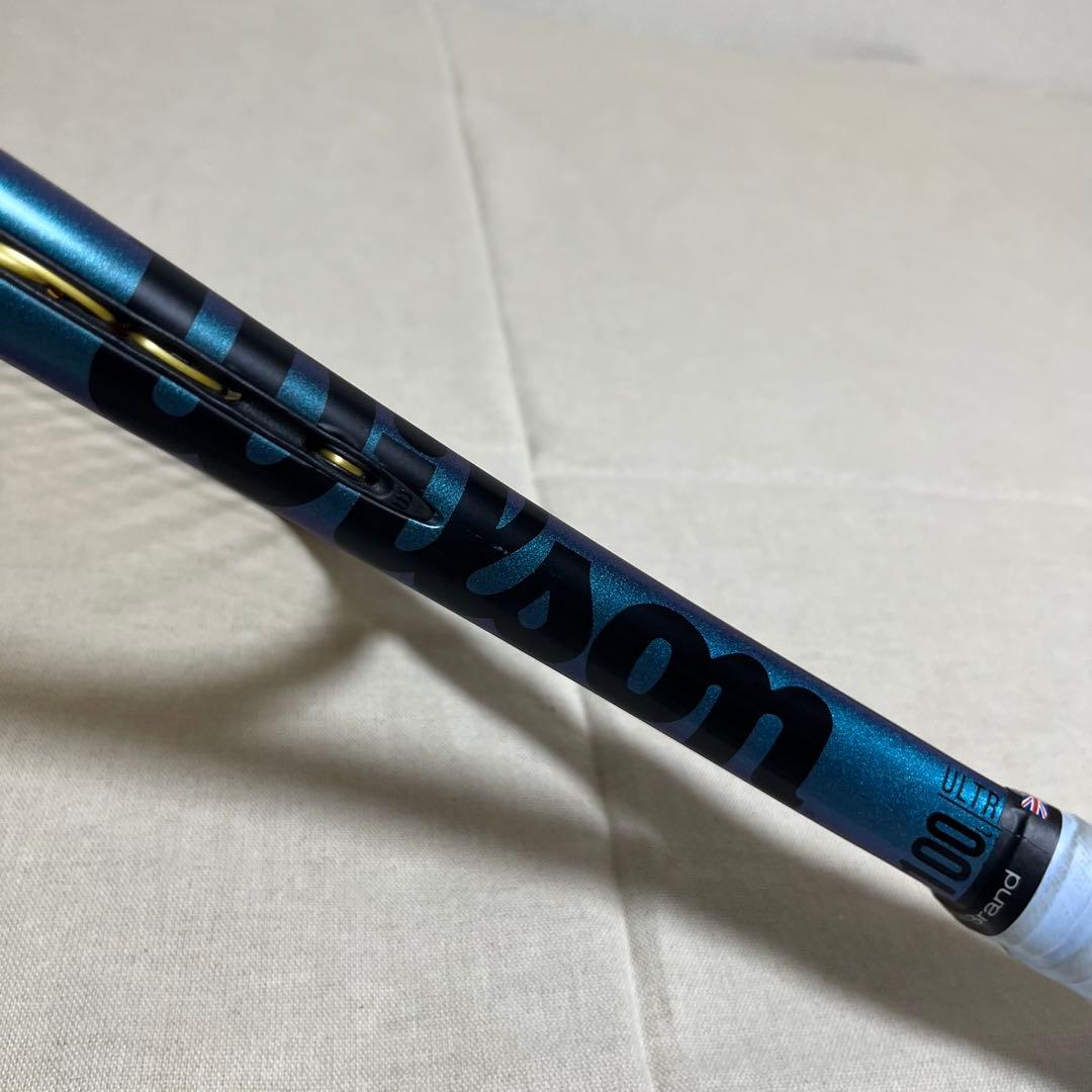 ② Wilson Ultra 100L V4 G2テニスラケット 専用ケース付き