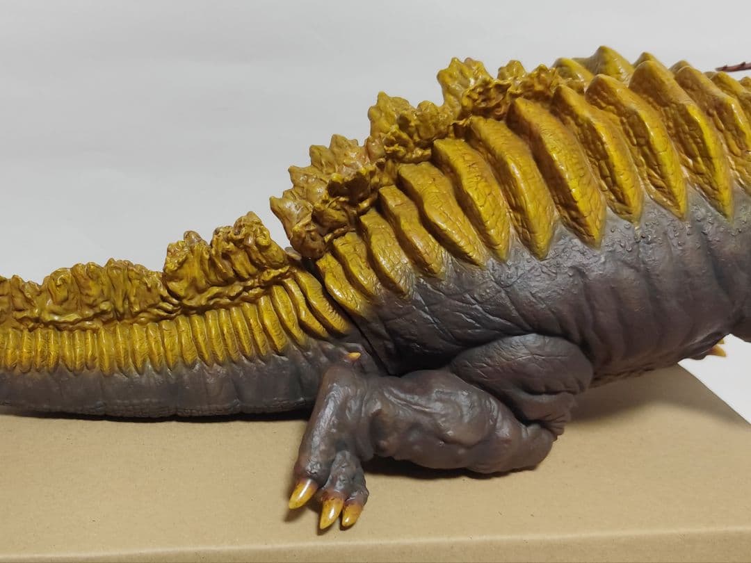 ビリケン商会「ネロンガ」リアルモデルキットシリーズ完成品　角透明化