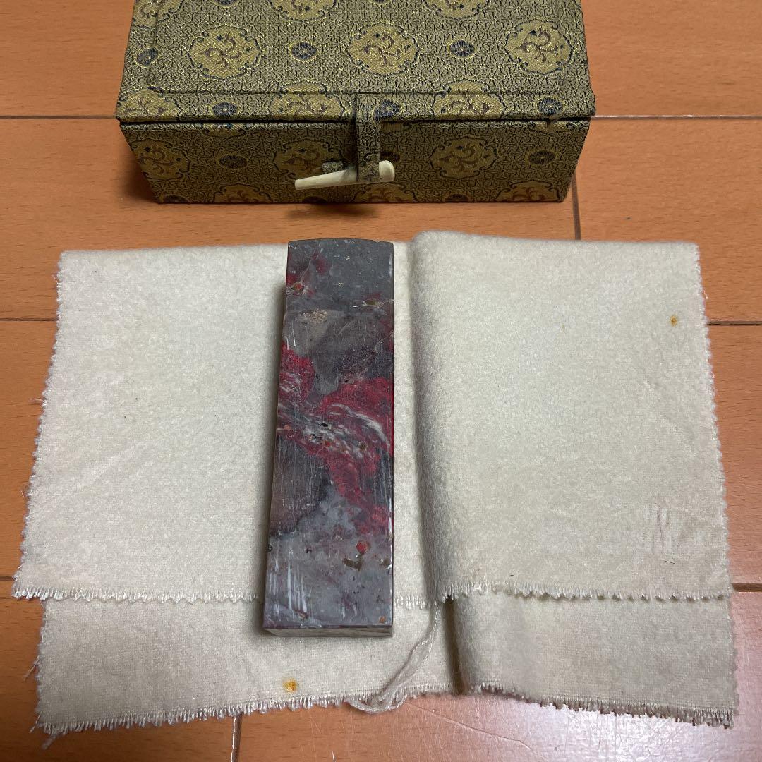 印材　鶏血石　中国製