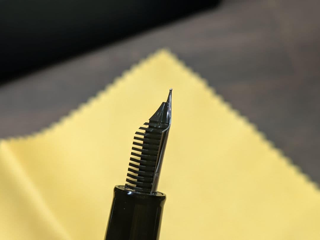 セーラー万年筆 プロフェッショナルギアスリム 銀 ブラック 細字（F）