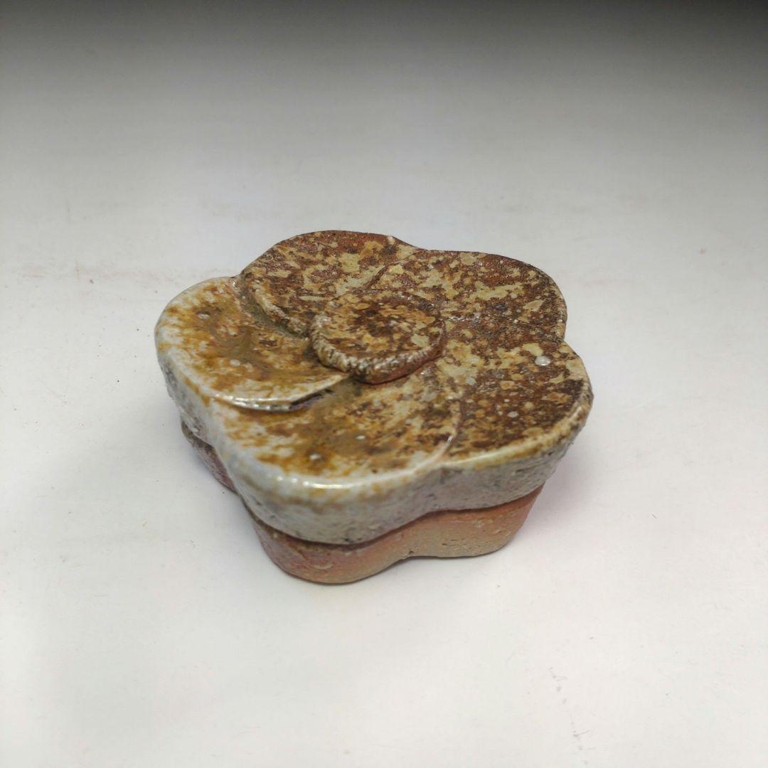 イ247 梅香合『信楽焼　上田直方作』『表千家　久田宗也（尋牛斎）極箱　花押』