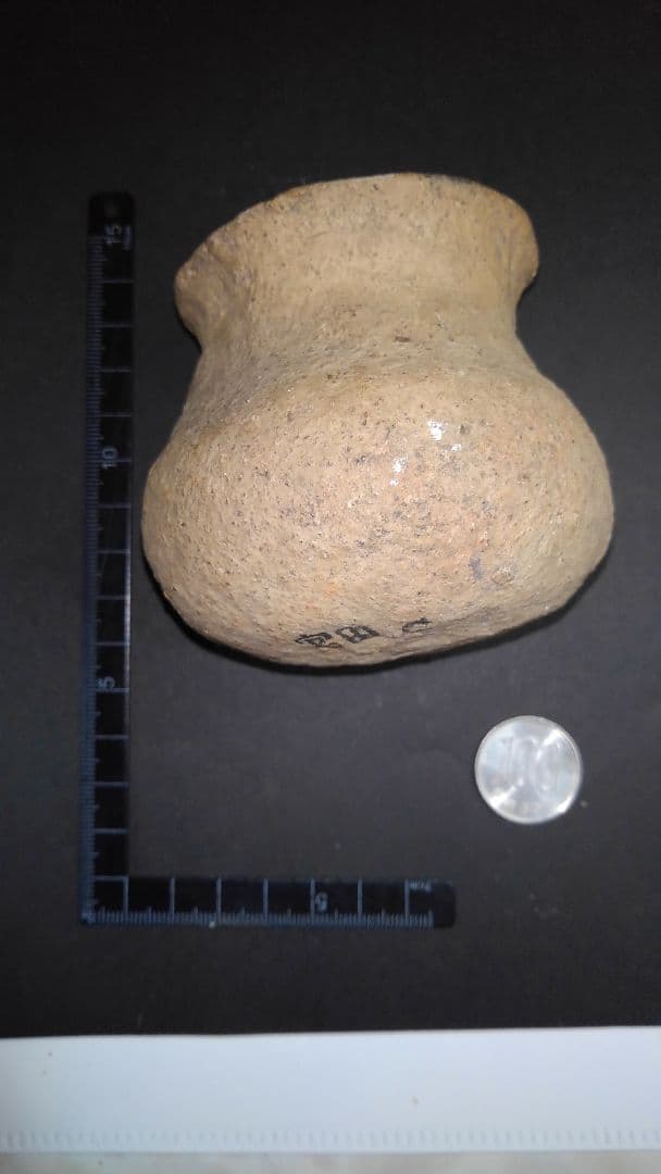 縄文時代前期 (出土品)　高さ約8㎝　約140g  ほぼ完品