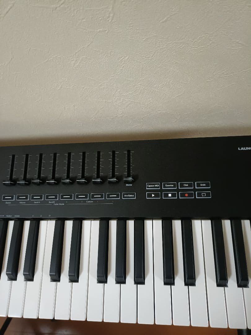 Novationノベーション Launchkey49 MK3 MIDIキーボード