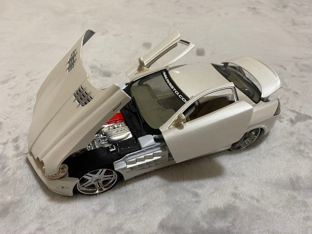 ミニカー Maisto Mercedes-Benz SLR McLaren 1/18