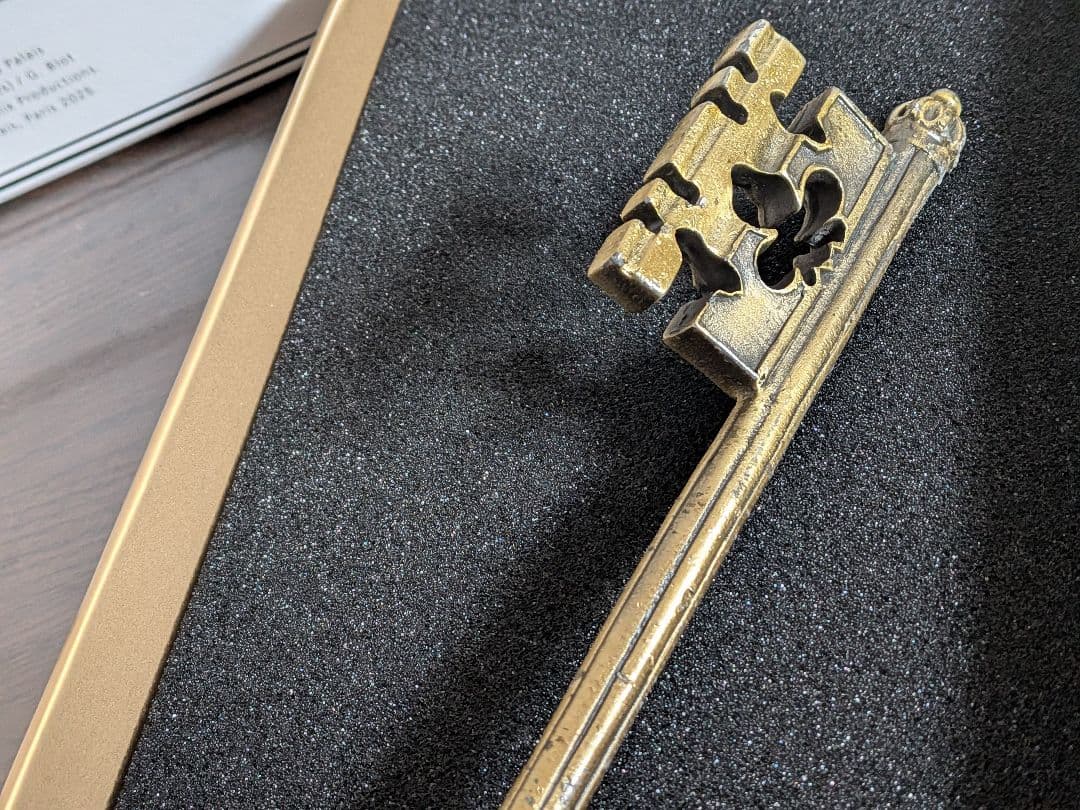 新品ベルサイユ宮殿の王室礼拝堂の鍵レプリカ　箱　ペーパーウエイト　美術館グッズ