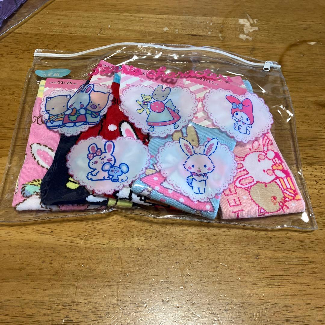 サンリオ　靴下・空き缶セット