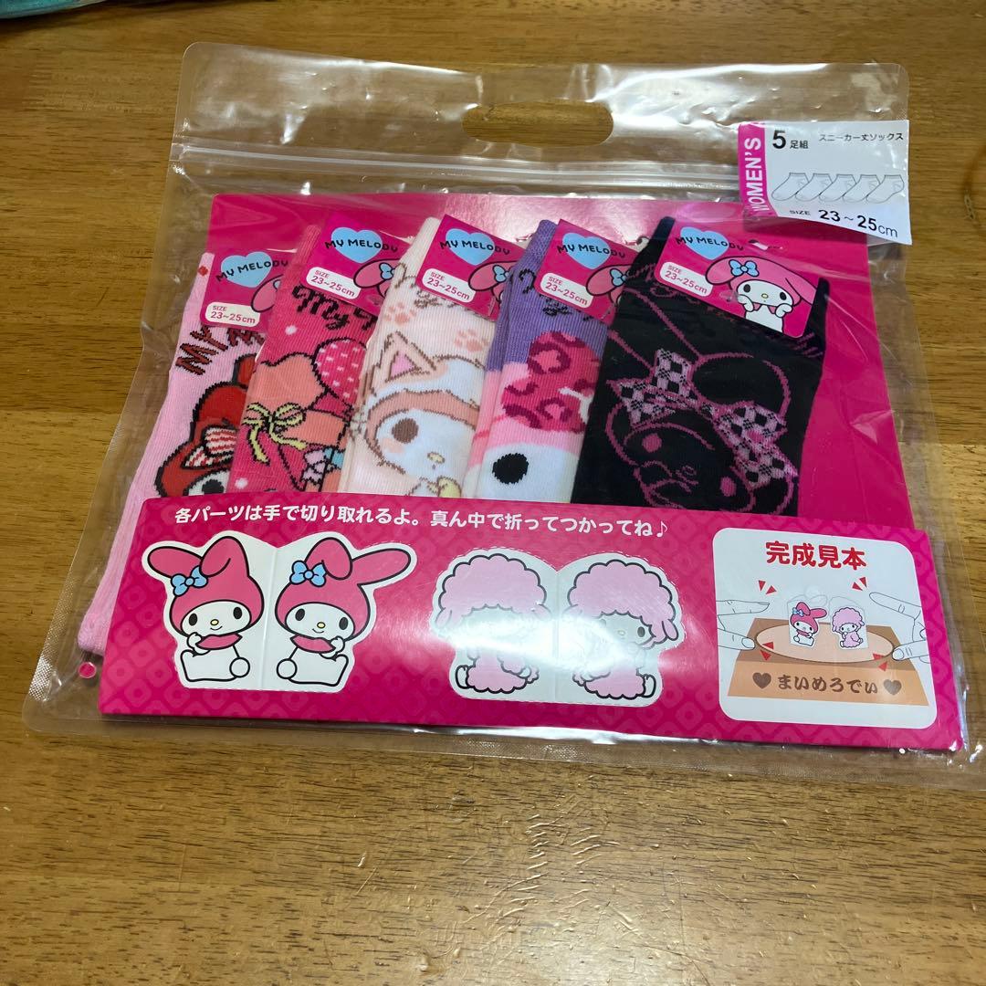 サンリオ　靴下・空き缶セット