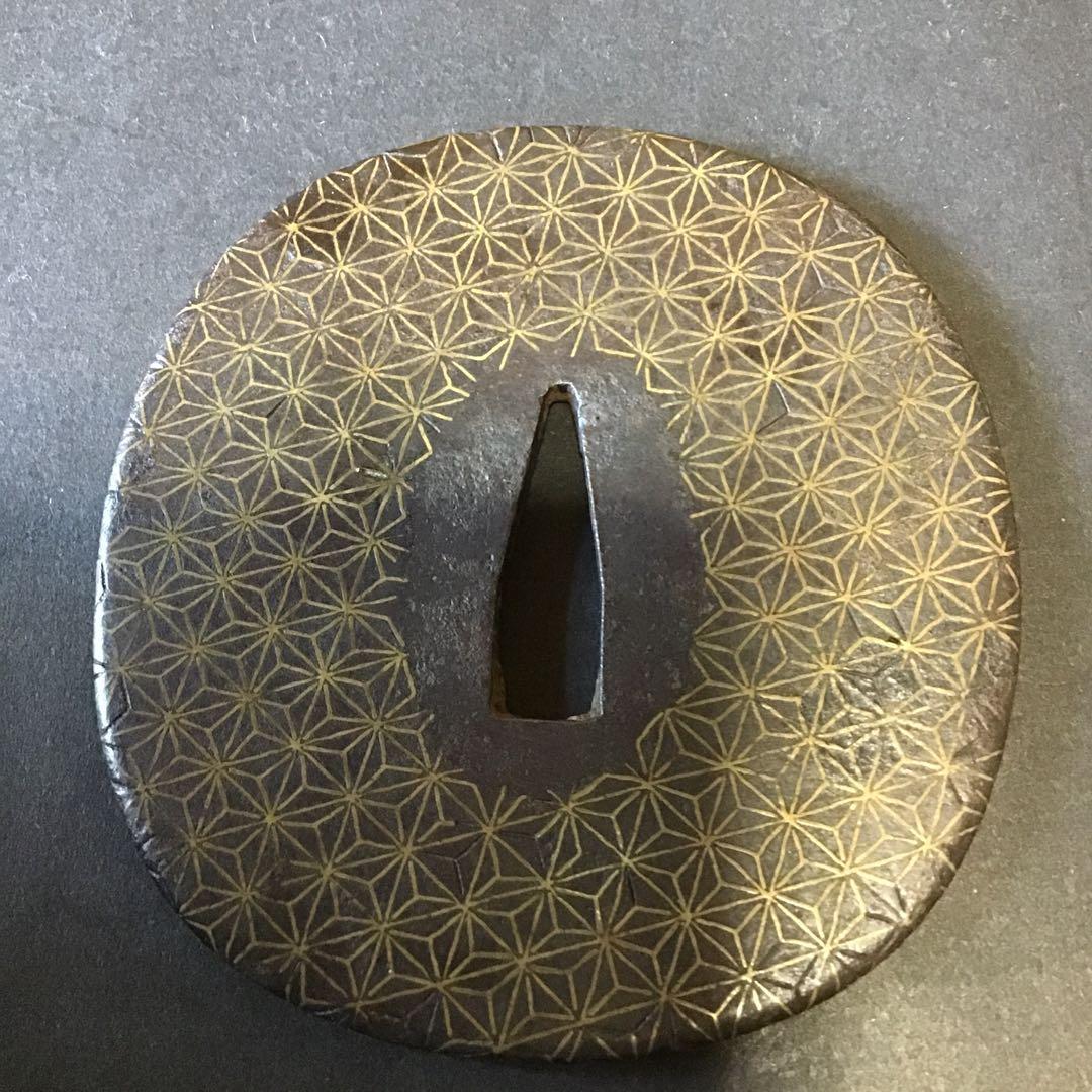 鉄地極細蜜象嵌「麻の葉」　江戸時代初期　　　　　　　書鍔箱