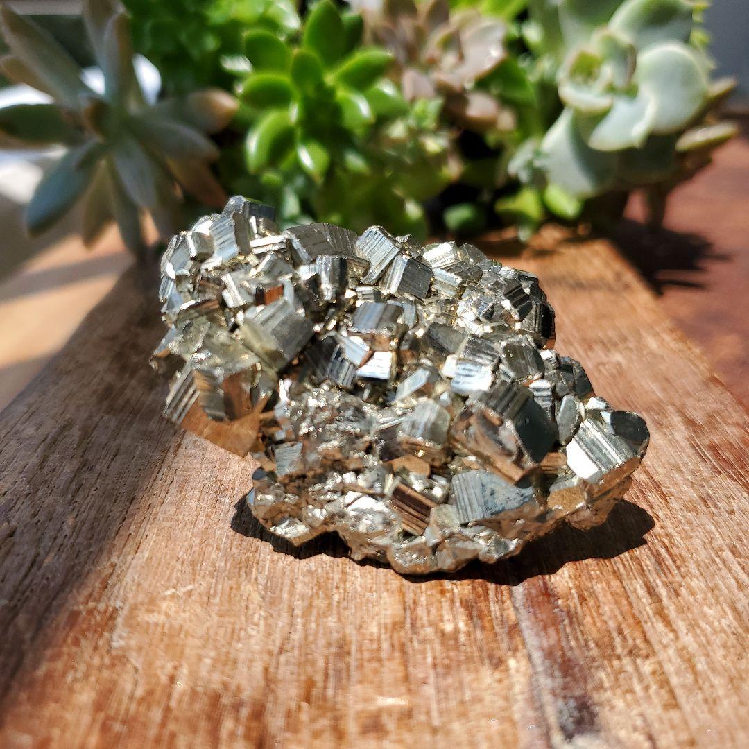 パイライト原石　大きめ　結晶7　ペルー産　鉱物標本（黄鉄鉱）