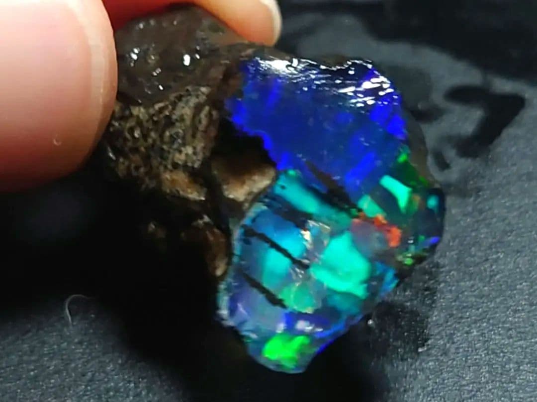 樹状突起　内包　エチオピアオパール　原石　鉱物標本