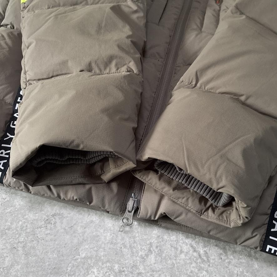 新品 近年モデル パーリーゲイツ ダウンジャケット 4 M イエロー ベージュ