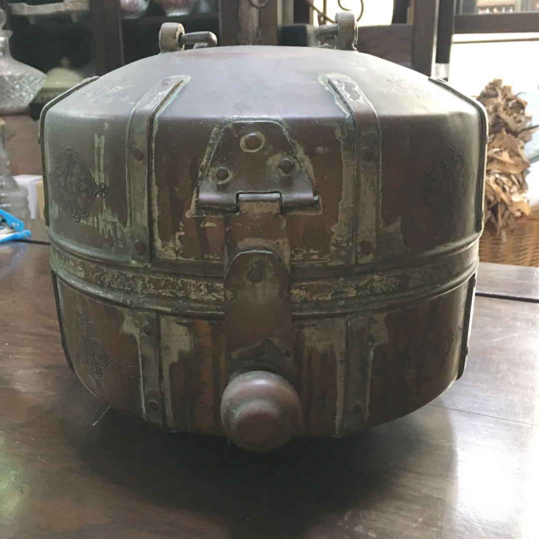 アンティークの銅製金庫