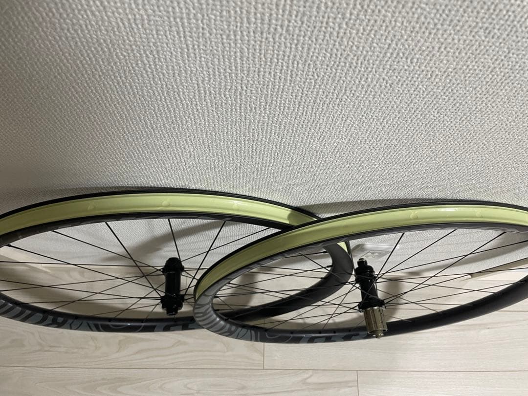 Roub X Prime カーボンチューブレスレディクリンチャー ホイール