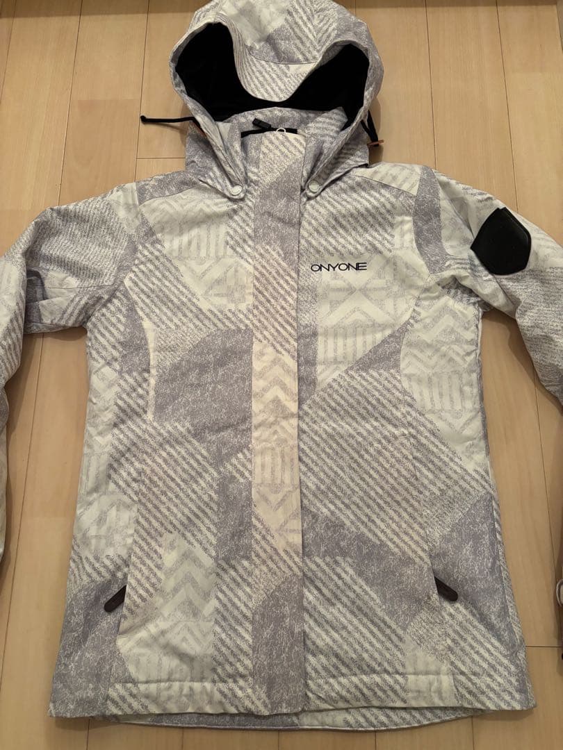 美品！1回着！オンヨネ　スキーウェア　上下セット　スノボウェア　Sサイズ