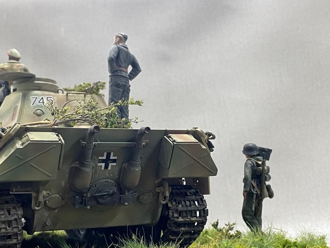 戦車ジオラマ　1/35 ドイツ　パンター戦車D型と機関銃チーム