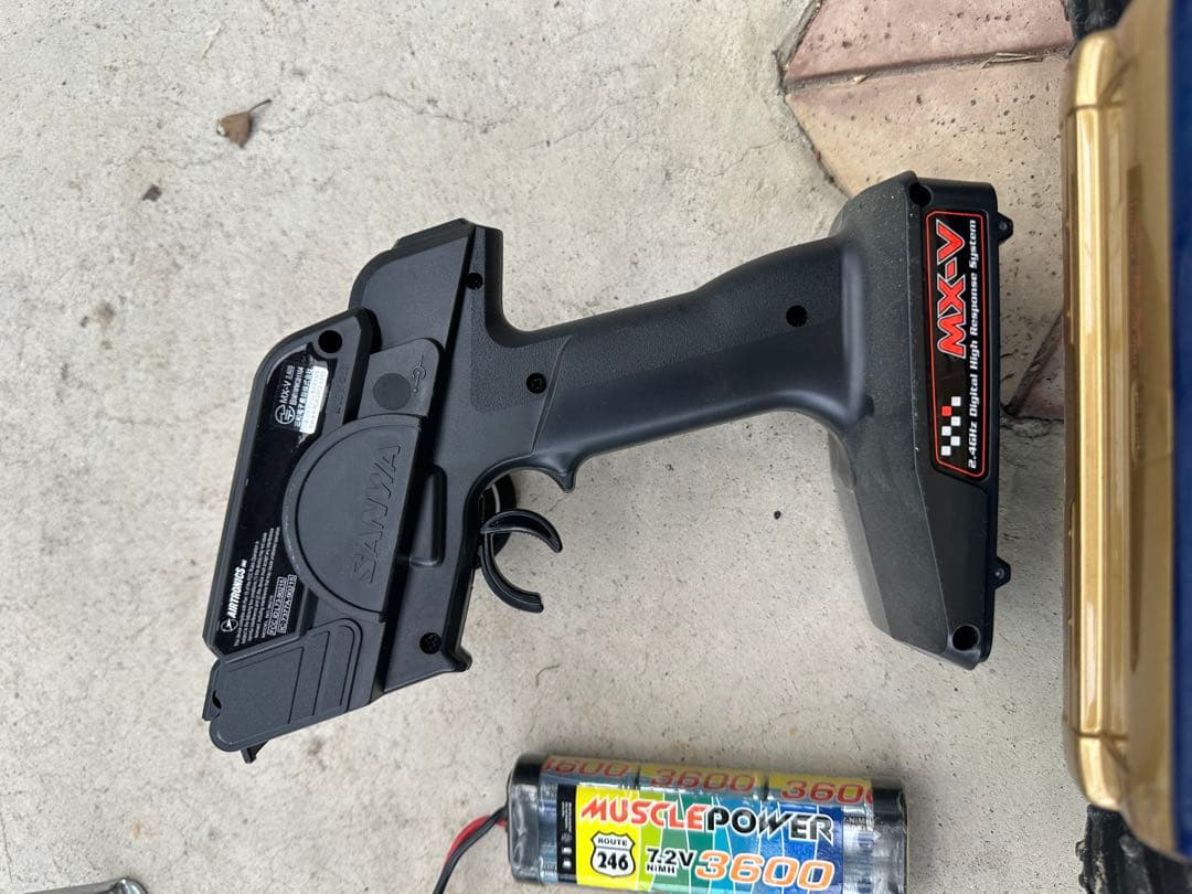 オフロードトラックラジコンカー　2台（タミヤ　他）　ジャンク品