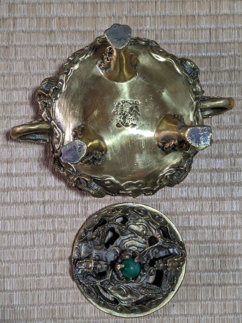 ♦中国 大明宣徳年製 蝋型細密 翡翠玉 龍文様 三足香炉 銅製 置物飾り 骨董品