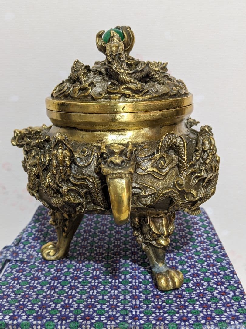 ♦中国 大明宣徳年製 蝋型細密 翡翠玉 龍文様 三足香炉 銅製 置物飾り 骨董品